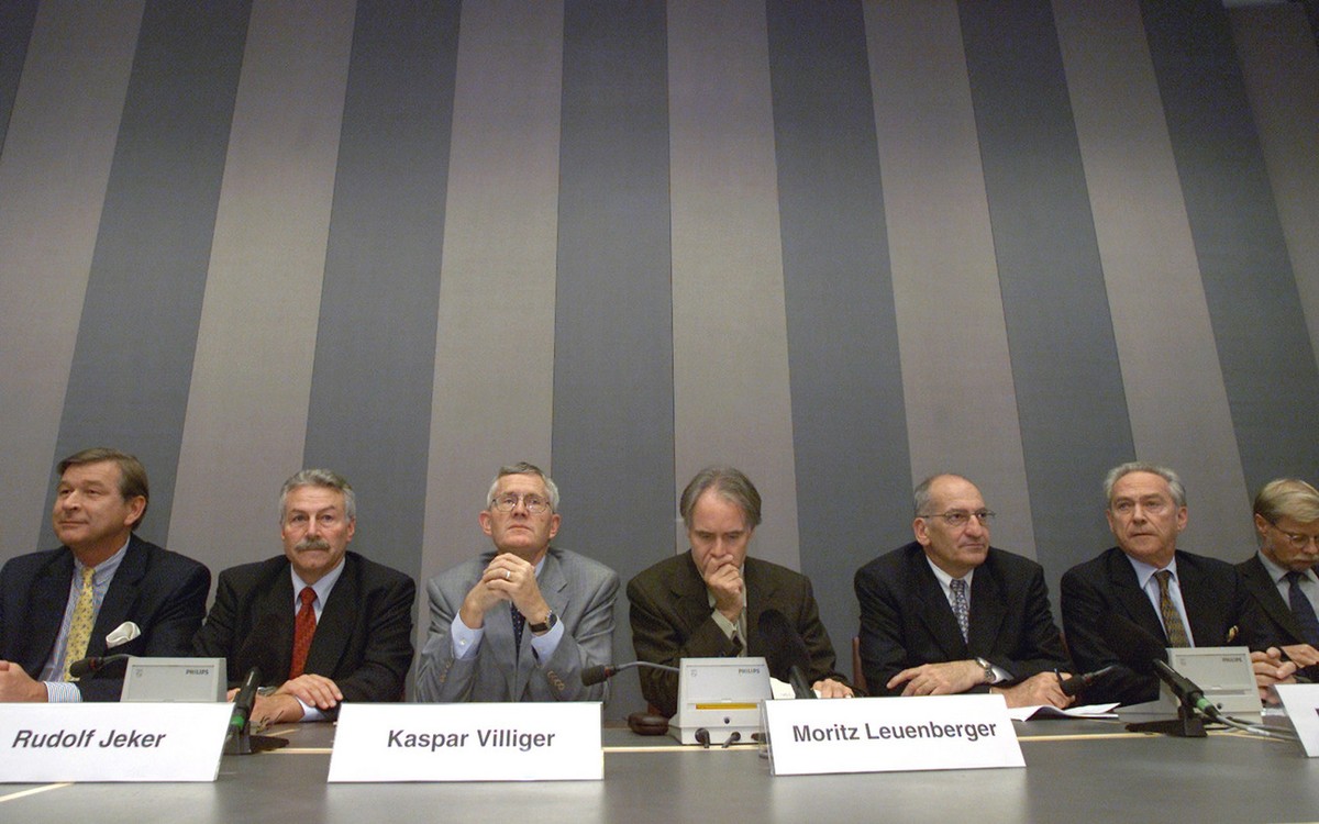 ZUM 15. JAHRESTAG DES SWISSAIR GROUNDING AM SAMSTAG, 1. OKTOBER 2016, STELLEN WIR IHNEN FOLGENDES BILDMATERIAL ZUR VERFUEGUNG - An der Pressekonferenz SWISSAIR wie weiter, praesentieren von links nach ...