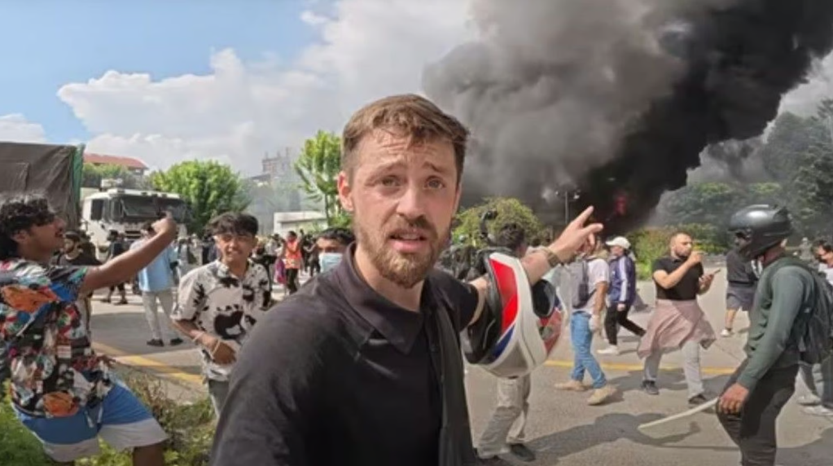 Mitten in den Protesten: Der britische Youtuber Harry.