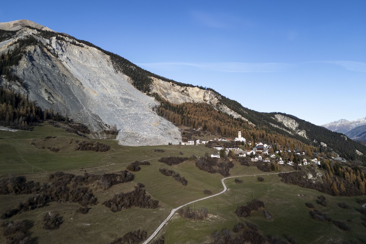epa11725889 An overview of Brienz-Brinzauls, Switzerland, 17 November 2024. A stream of debris almost reached the village on 15 June 2024, which had been evacuated since 12 May 2023, with residents be ...
