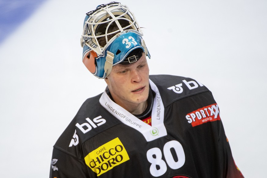 Berns Goalie Tomi Karhunen nach dem Meisterschaftsspiel der National League zwischen dem SC Bern und dem HC Davos, am Freitag, 29. November 2019, in der Postfinance Arena in Bern. (KEYSTONE/Marcel Bie ...