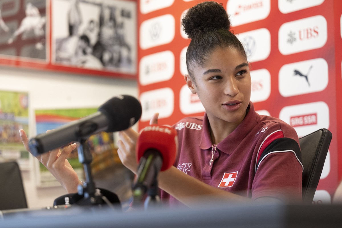 Sydney Schertenleib, aufgenommen waehrend einem Medientermin der Schweizer Frauen Fussball Nationalmannschaft vor der UEFA Women's EURO 2025, am Dienstag, 24. Juni 2025 auf der Sportanlage Spiser ...