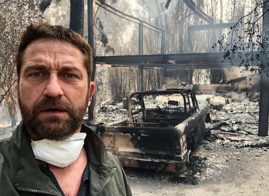 Alles zerstört: Gerard Butler vor seinem Haus.