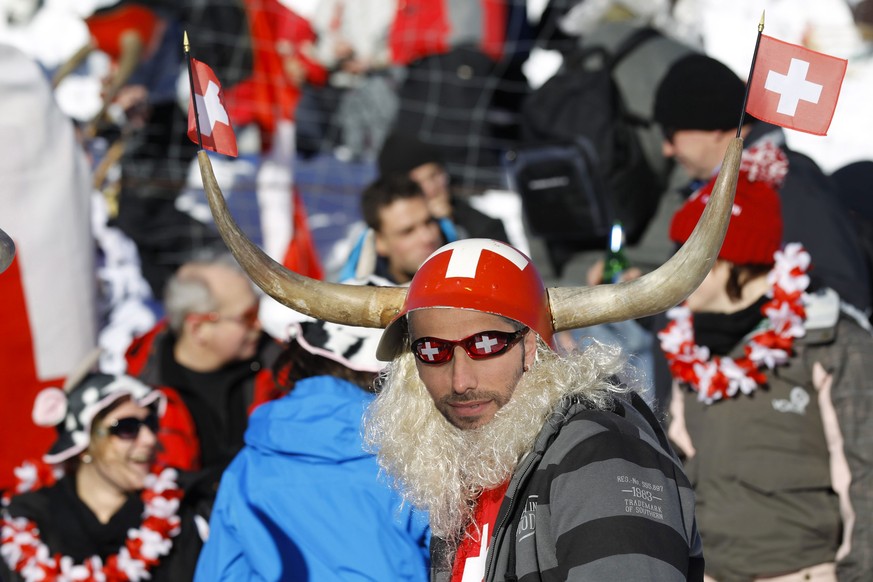 Valon Behrami tarnte sich als Ski-Fan so gut, dass ihn niemand entdeckte. Findest du Valon auf den Suchbildern trotzdem?