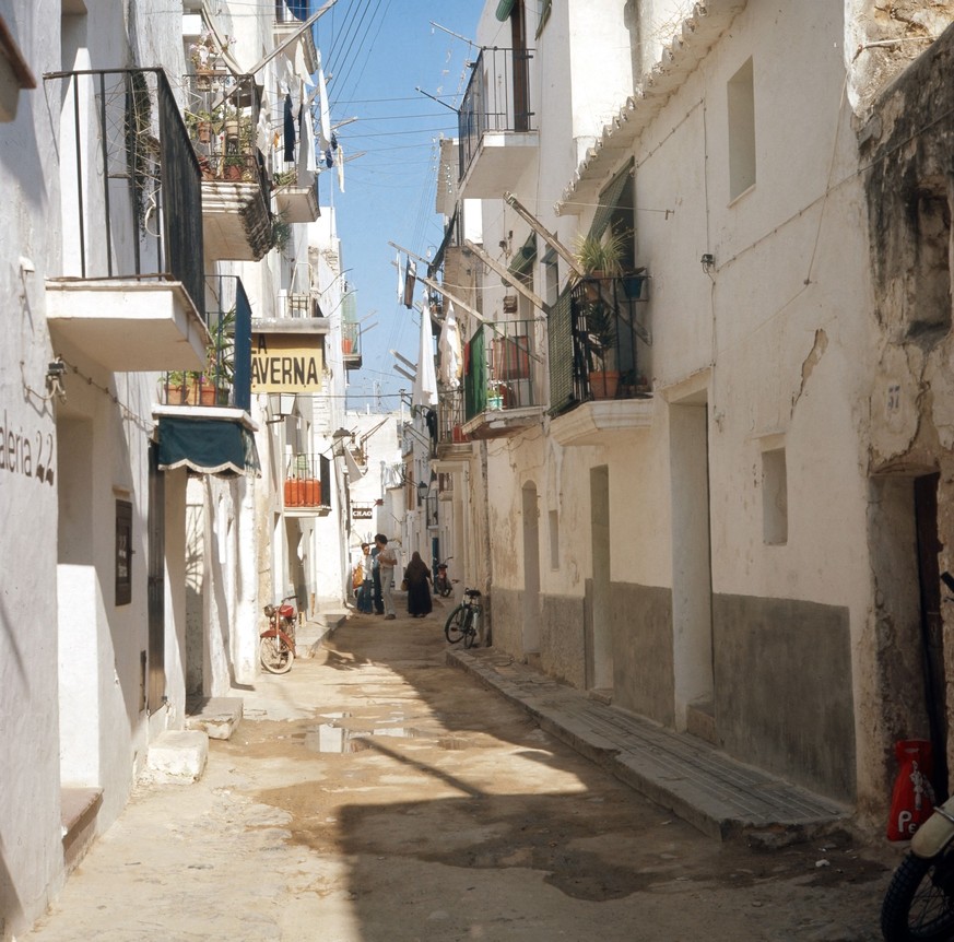 "Walter Rudolph – Ibiza 1976"

https://agonyecstasygallery.com/products/walter-rudolph-ibiza-1976