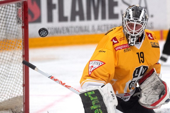 Lugano&#039;s goalkeeper Mikko Koskinen, during the preliminary round game of National League Swiss Championship 2023/24 between HC Lugano and Fribourg Gotteron at the Corner Arena in Lugano, Sunday,  ...