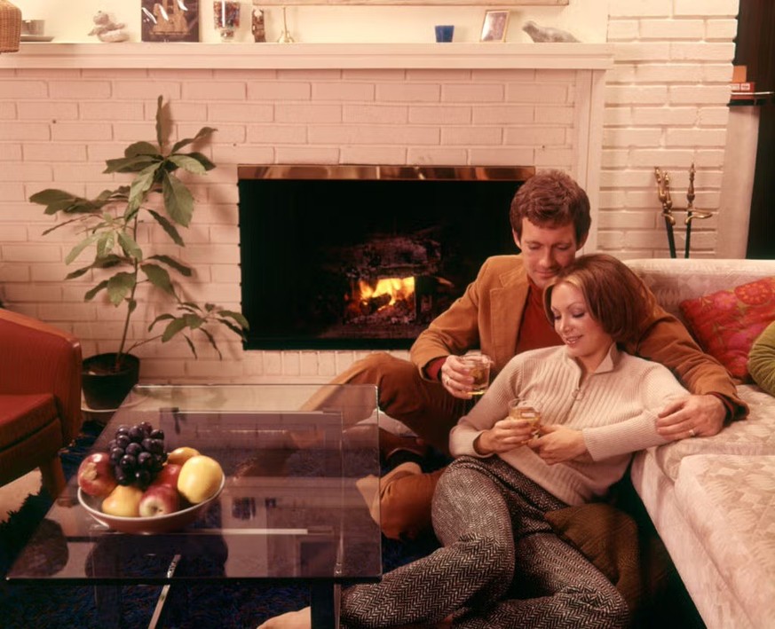 1972 Interior designs: 1970s-romantic-couple-man-and-woman-having-drinks-by-news-photo-1643194977