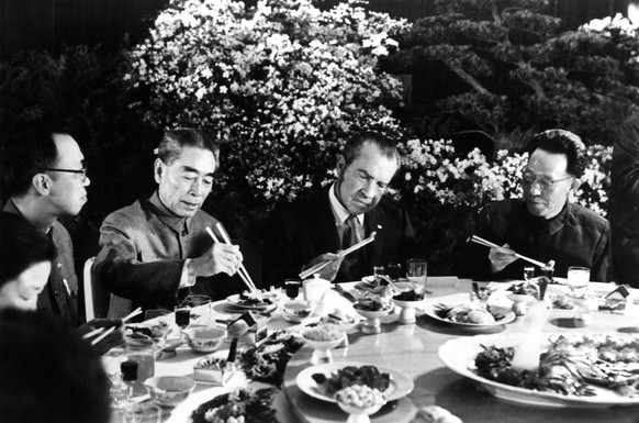 Premier Chou En-lai, President Richard Nixon at the Great Hall of the People in Peking, 1972 Courtesy Everett Collection PUBLICATIONxINxGERxSUIxAUTxONLY Copyright: xCourtesyxEverettxCollectionx PBDRIN ...