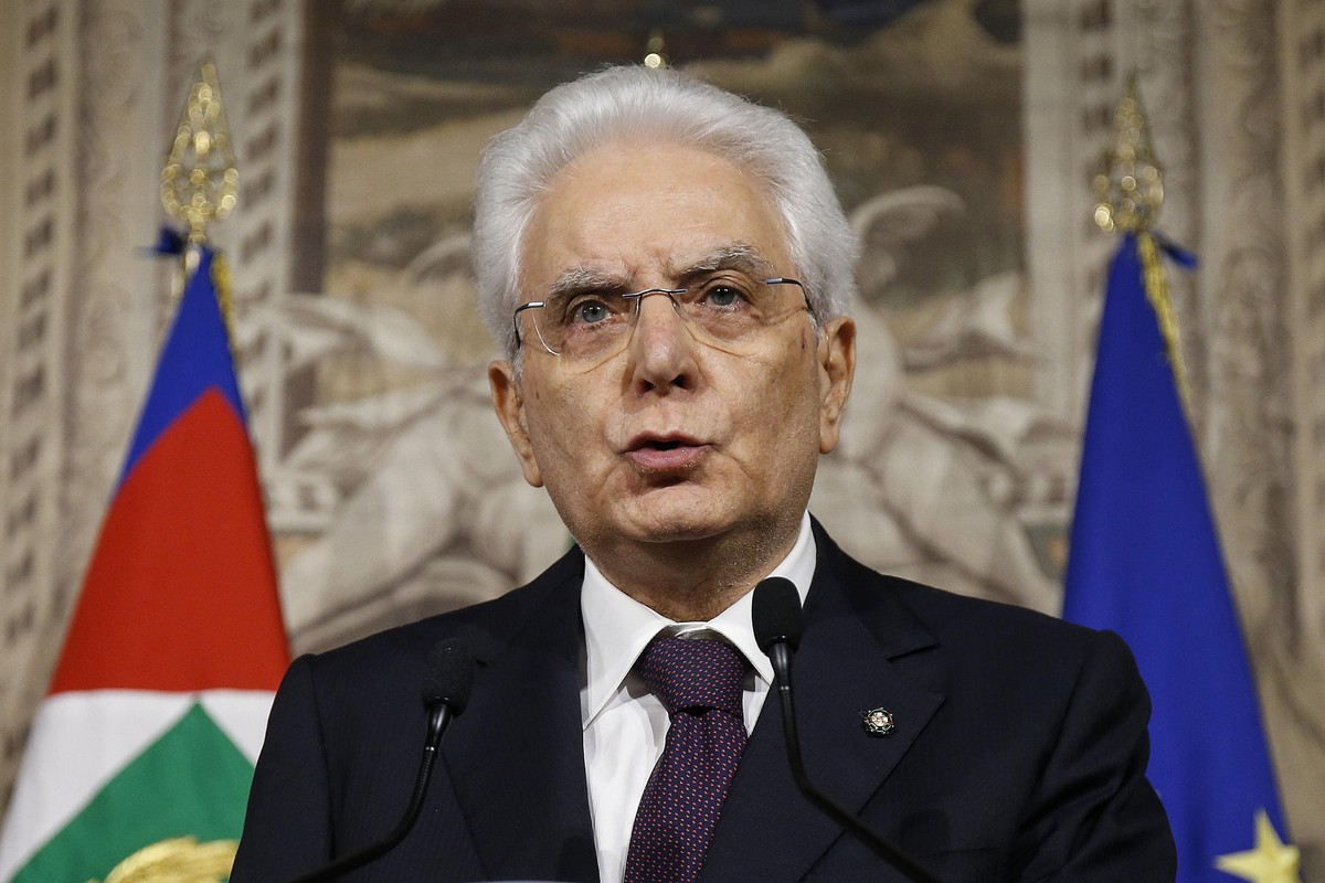 Italian President Sergio Mattarella addresses the media after meeting Italy's premier-designate Giuseppe Conte in Rome, Sunday, May 27, 2018. Italian President Sergio Mattarella said he refused t ...