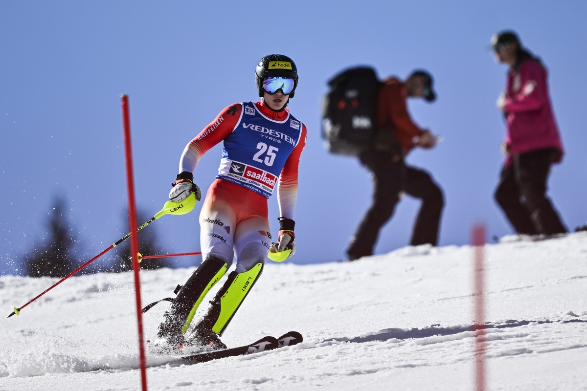 Lenz Haechler of Switzerland descends during the men's slalom race at the FIS Alpine Skiing World Cup finals in Saalbach-Hinterglemm, Austria, Sunday, March 17, 2024. (KEYSTONE/Gian Ehrenzeller)
