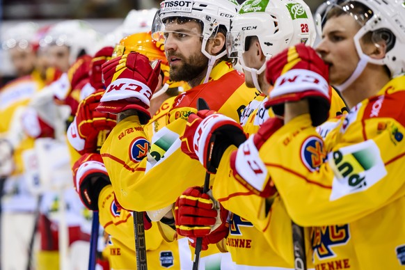 Deception des joueurs biennois lors du premier match de la finale des play-off du Championnat de Suisse de hockey sur glace de National league entre le Geneve-Servette HC et le EHC Biel-Bienne le vend ...