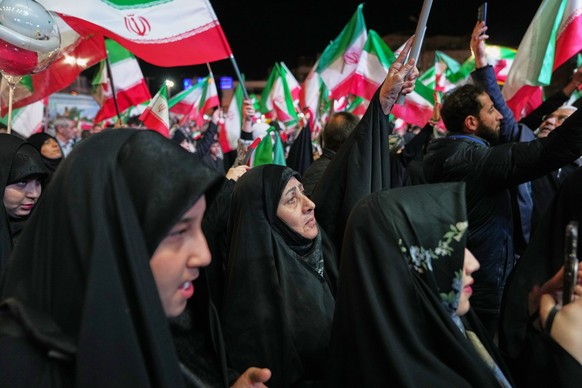 Demonstrators attend a pro-government gathering in a square in Tehran, Iran, Sunday, April 5, 2026. (AP Photo/Francisco Seco)
Iran War