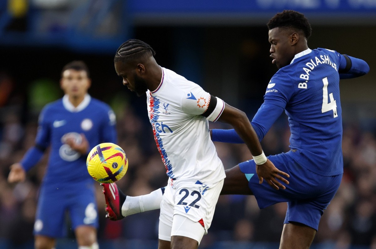 Crystal Palace's Odsonne Edouard, left, duels for the ball with Chelsea's Benoit Badiashile during the English Premier League soccer match between Chelsea and Crystal Palace at Stamford Brid ...