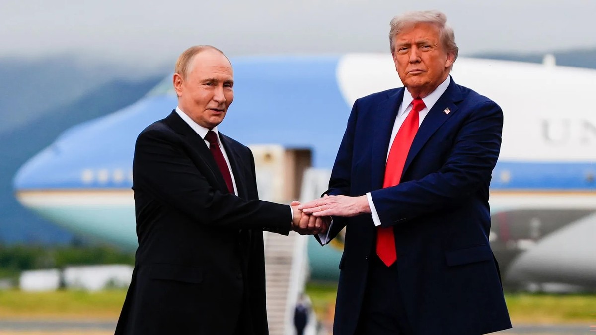 Donald Trump et Vladimir Poutine lors de leur rencontre en Alaska. (Photo d'archive)