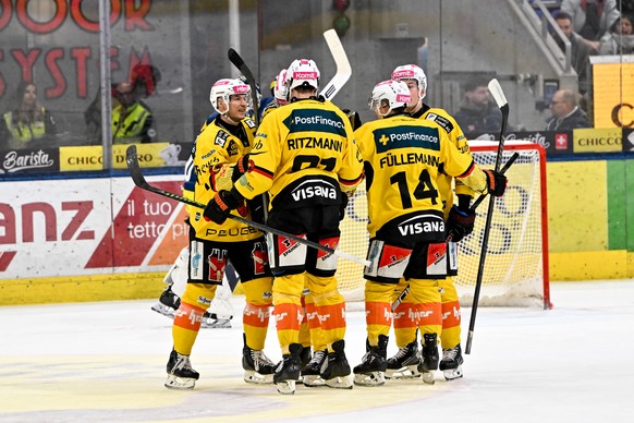 Bern celebrate a goal, during the regular season National League game between HC Ambri Piotta and SC Bern at the ice stadium Gottardo Arena, Switzerland, October 21, 2025. (KEYSTONE/Ti-Press/Andrea Br ...