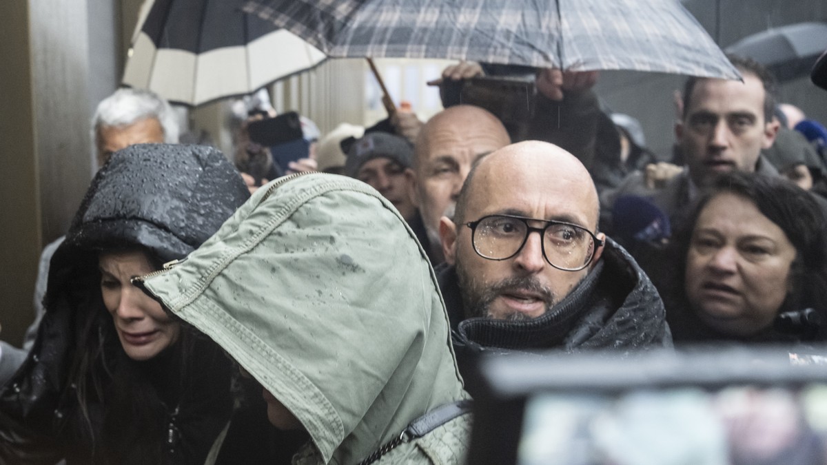epa12730035 The owners of "Le Constellation" bar in Crans-Montana, Jacques (C) and Jessica Moretti (L) of France, are screamed at by the mother of a victim (R) ahead of the hearing before th ...