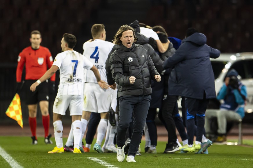 FC Zuerichs Bo Henriksen, Mitte, jubelt nach dem Tor zum 1:0 durch Jonathan Okita im Fussball Meisterschaftsspiel der Super League zwischen dem FC Zuerich und den BSC Young Boys Bern, am Samstag, 25.  ...