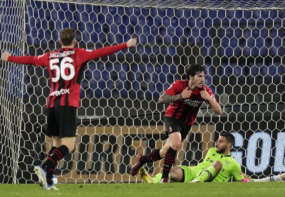 AC Milan&#039;s Sandro Tonali, centre, celebrates after scoring his side&#039;s second goal during the Serie A soccer match between Lazio and AC Milan, at Rome&#039;s Olympic Stadium, Italy, Sunday, A ...