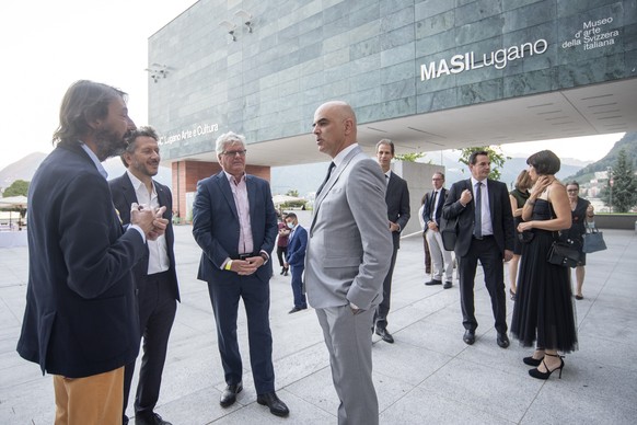 Bundesrat Alain Berset, Mitte rechts, kommt zur Verleihung des Schweizer Musikpreises 2021, am Freitag, 17. September 2021, in Lugano. (KEYSTONE/Ti-Press/Pablo Gianinazzi)