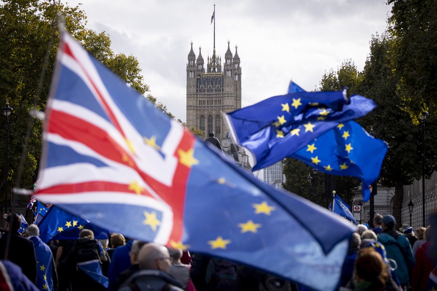 epa10258983 Britain&#039;s Houses of Parliament is seen at a march to the rejoin the European Union in London, Britain, 22 October 2022. Campaigners claim leaving the European Union costs the UK up to ...