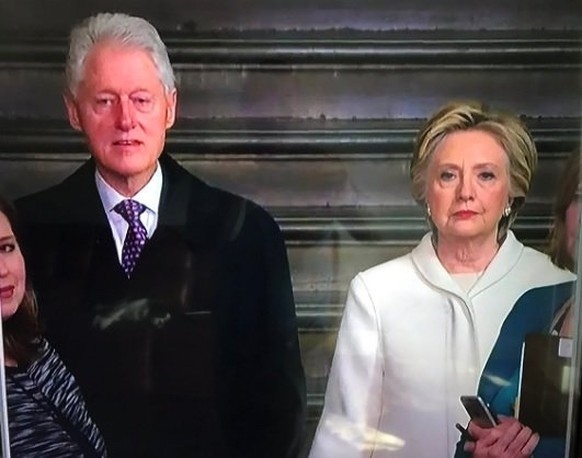 Trump auf dem Weg zum Kapitol + Wie Fallon ihm den Kopf wusch + Polarisierende Fotos聽
sch枚nstes Bild bislang, man kann die Begeisterung richtig sp眉ren :)