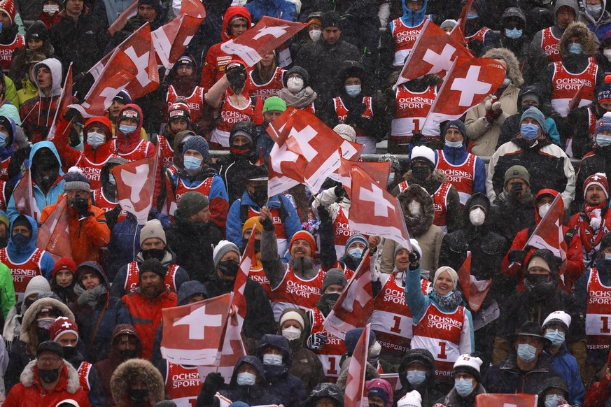 Fans wait in the finish area of an alpine ski, men&#039;s World Cup slalom, in Adelboden, Switzerland, Sunday, Jan.9, 2022. (AP Photo/Giovanni Maria Pizzato)