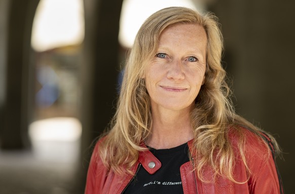 Die Berner Autorin und Journalistin Christine Brand im Portrait, am Freitag, 16. April 2021 in Burgdorf. Am 15. April ist der neuster Krimi von Christine Brand "Der Bruder" erschienen. (KEYS ...