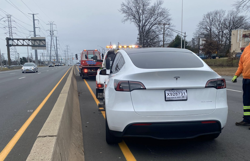 Das betroffene Tesla Model Y: Dem fabrikneuen Auto fiel während der Fahrt das Lenkrad ab. Es ist nicht der erste Vorfall dieser Art.