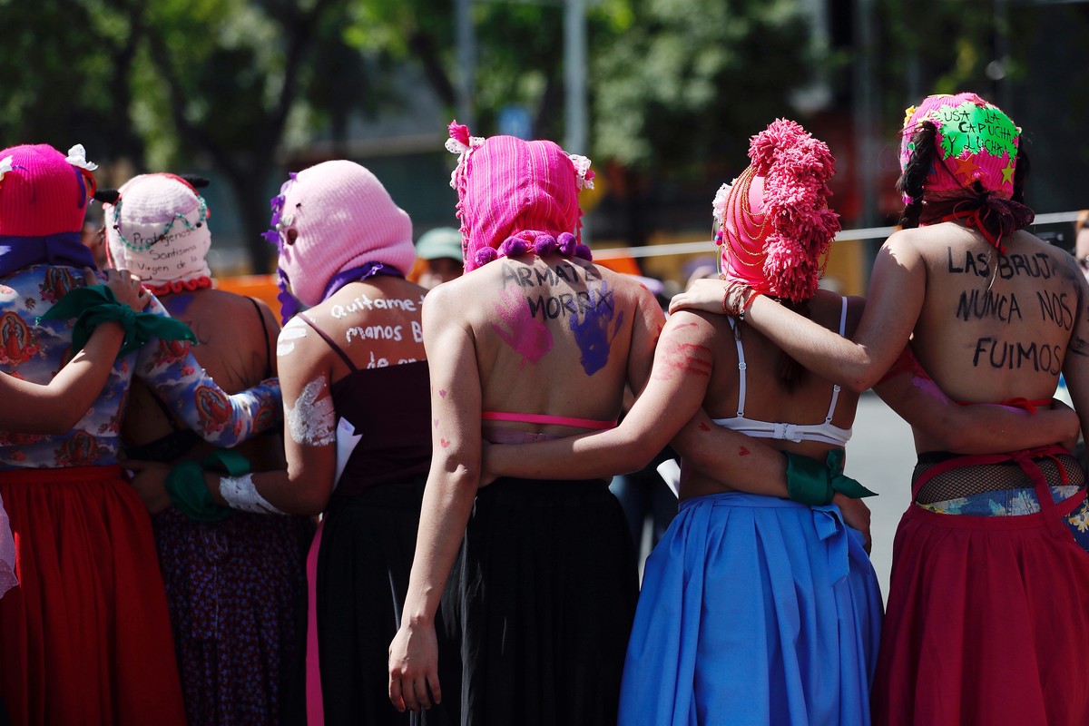 epa11208311 Women participate in a march on the occasion of International Women's Day in Mexico City, Mexico, 08 March 2024. Tens of thousands of women marched through the streets of Mexico City  ...