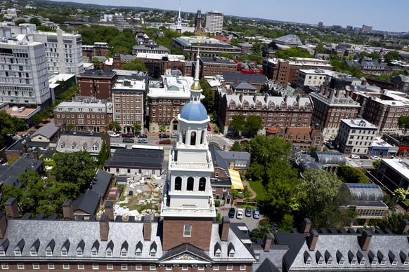 epa12139444 Harvard&#039;s Lowell House tower over the Harvard University campus in Cambridge, Massachusetts, USA, 27 May 2025. US President Donald Trump has instructed all federal agencies to termina ...