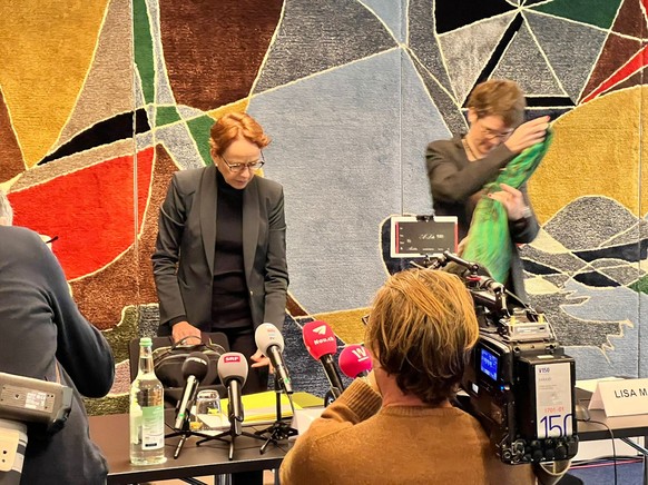 Eva Herzog an der Medienkonferenz in Bern.