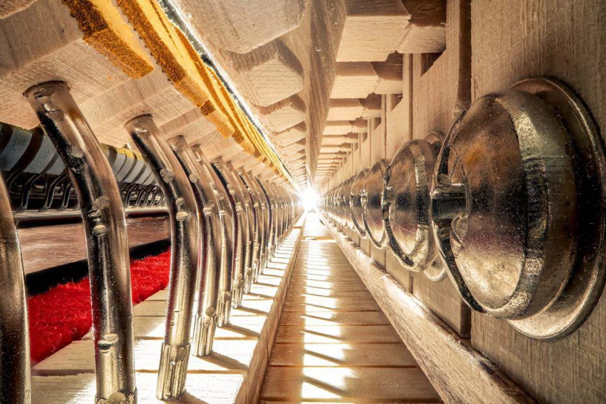 Charles Brooks Fotograf Architecture in Music explores the spaces inside some of the world's finest musical instruments. Photographed using exotic probe lenses and specialist processing technique ...