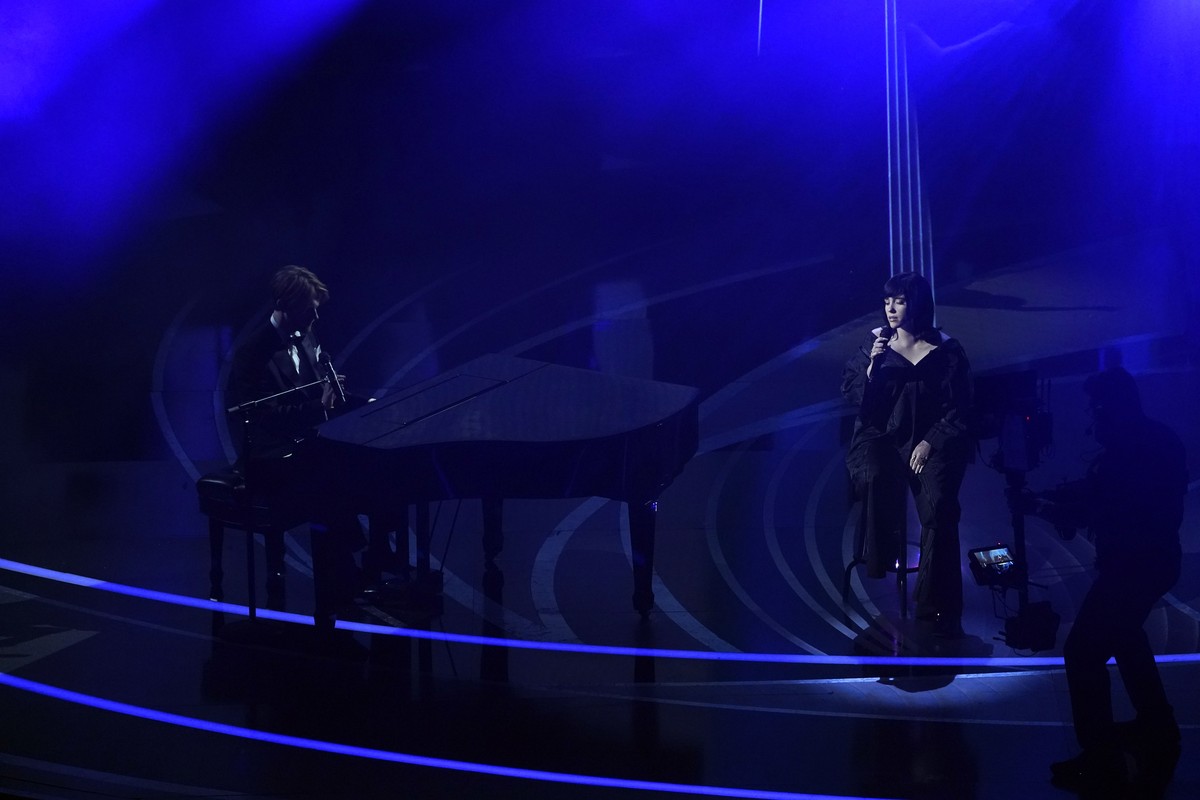 FINNEAS left, and Billie Eilish perform "No Time To Die" from "No Time To Die" at the Oscars on Sunday, March 27, 2022, at the Dolby Theatre in Los Angeles. (AP Photo/Chris Pizzell ...