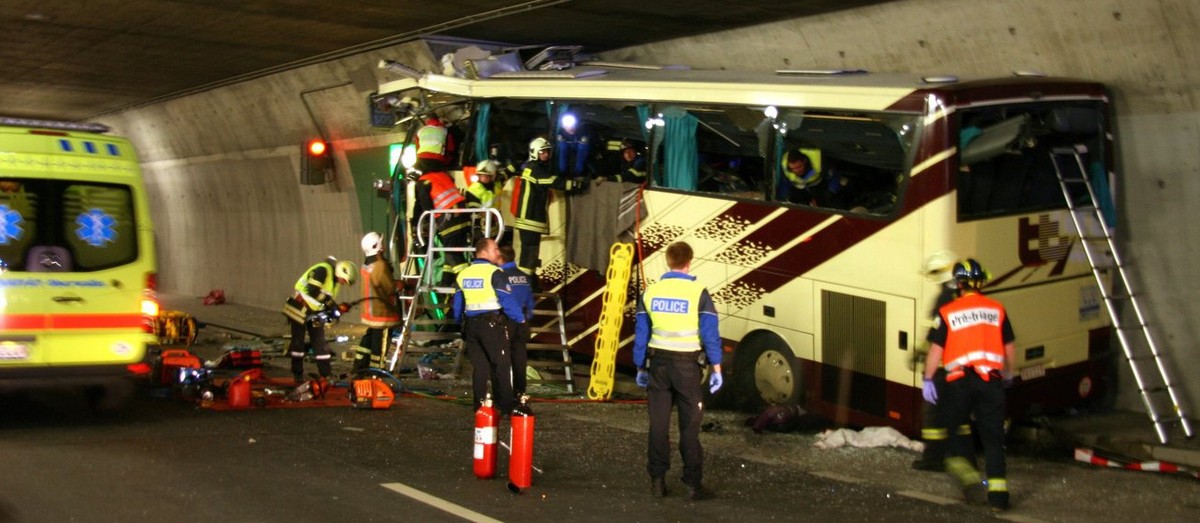 Das Busdrama im Wallis: Der Ort des Grauens wenige Stunden nach dem Unfall am 14. März 2012