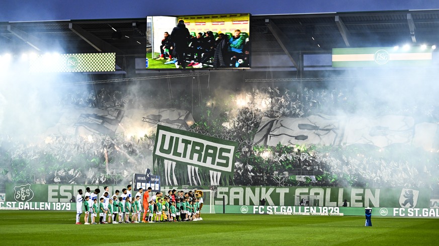 Choreo der St. Galler Fans im Fussball Meisterschaftsspiel der Swiss Super League zwischen FC St.Gallen 1879, SG, und FC Lausanne-Sport, LS, vom Samstag, 15. Maerz 2025 im Kybunpark in St. Gallen. (KE ...