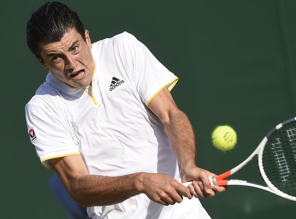 epa06066187 Sebastian Ofner of Austria returns to Thomaz Bellucci of Brazil in their first round match during the Wimbledon Championships at the All England Lawn Tennis Club, in London, Britain, 04 Ju ...