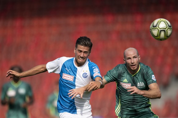 Grasshopper Roberto Alves, links, spielt um den Ball mit Lausannes Andy Laugeois, rechts, im Fussball Meisterschaftsspiel der Challenge League zwischen dem Grasshopper Club Zuerich und dem FC Stade-La ...