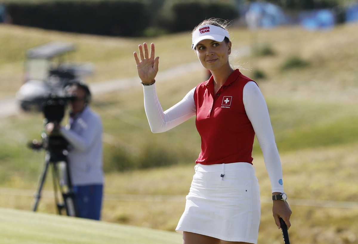 epa11540157 Morgane Metraux of Switzerland reacts on the 18th green during the third round of the Paris 2024 Olympic Games Women Individual Stroke Play golf competition at Le Golf National in Guyancou ...