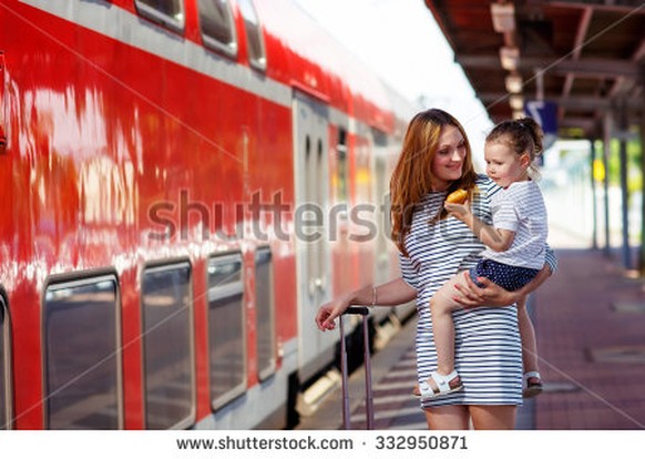 Acht echte Helden im Zeitalter von Social Media
Das ist Manuela mit ihrer sÃ¼Ãen Tochter, Kitty-Leana.
Manuela hat Kitty-Leana schon schon frÃ¼h erklÃ¤rt, dass Zug-Waggons keine KinderspielplÃ¤tze s ...