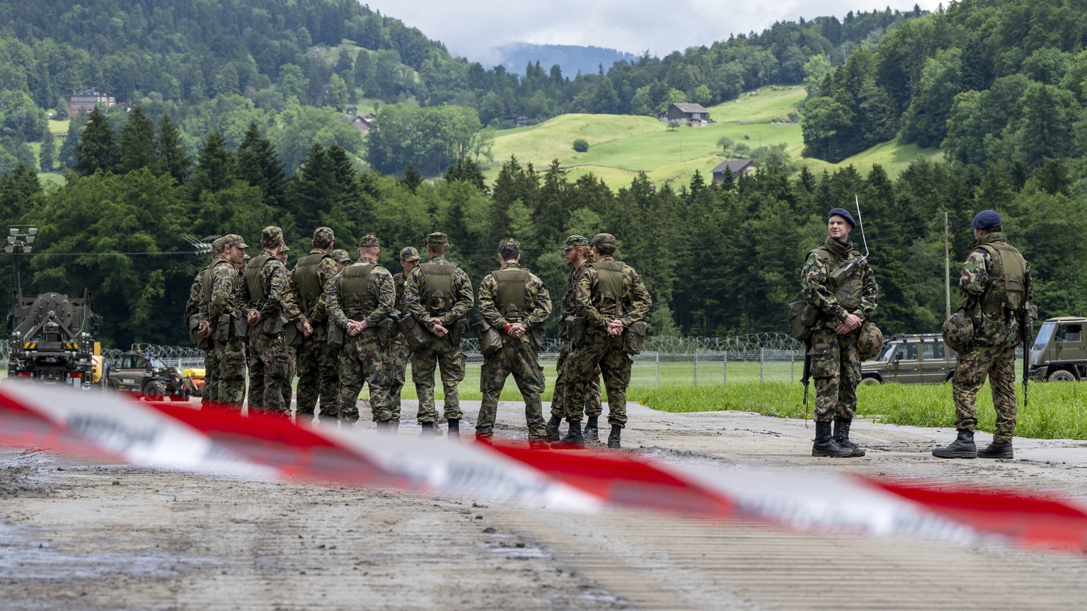 epa11402485 Swiss Army soldiers set up the helicopter base during a media tour of the security precautions of the Nidwalden cantonal police and the Swiss Army at the Obbuergen area in the municipality ...