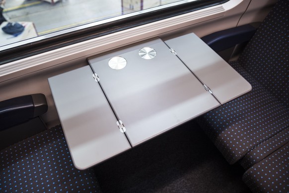 Neue Tische im ersten rundum erneuerten IC2000-Intercity-Zug, praesentiert von der SBB am Donnerstag, 31. Januar 2019 in Olten. Einige der IC2000-Zuege der SBB sind seit 20 Jahren im Einsatz. Zwischen ...
