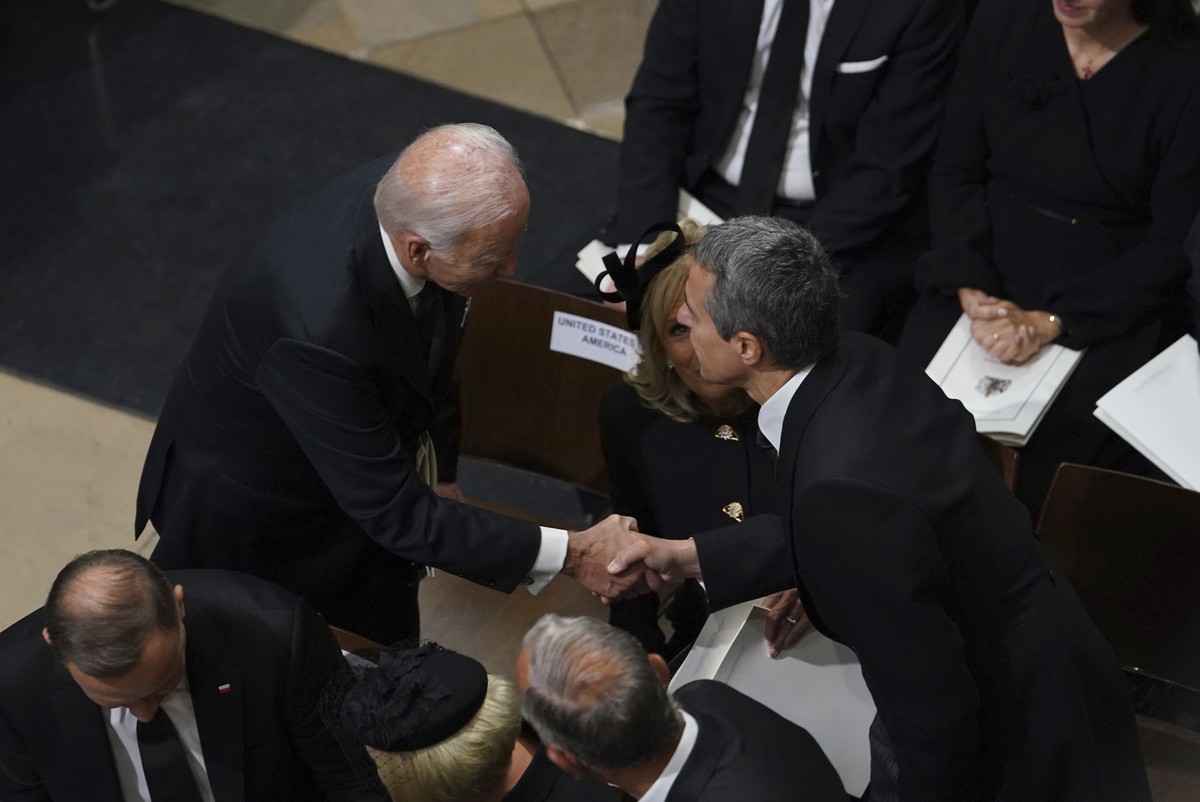 US President Joe Biden accompanied by the First Lady Jill Biden arrives for the State Funeral of Queen Elizabeth II, held at Westminster Abbey, London, Monday, Sept. 19, 2022. (Gareth Fuller/Pool Phot ...