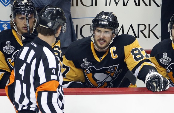 Pittsburgh Penguins captain Sidney Crosby, right, speaks to official Wes McCauley during the first period in Game 2 of the NHL hockey Stanley Cup finals between the Penguins and the San Jose Sharks on ...