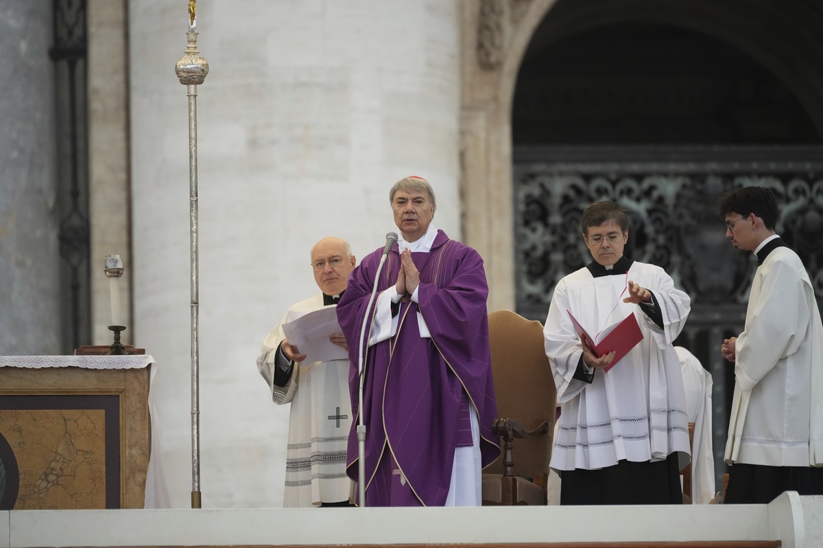 Cardinal Domenico Battaglia, center, celebrates a mass for the jubilar pilgrims from Naples in St. Peter's Square at The Vatican, Saturday, March 22, 2025, while Pope Francis is undergoing therap ...
