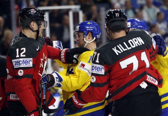 Canada&#039;s Colton Parayko, left, pushes Sweden&#039;s Oscar Lindberg during the Ice Hockey World Championships final match between Canada and Sweden in the LANXESS arena in Cologne, Germany, Sunday ...