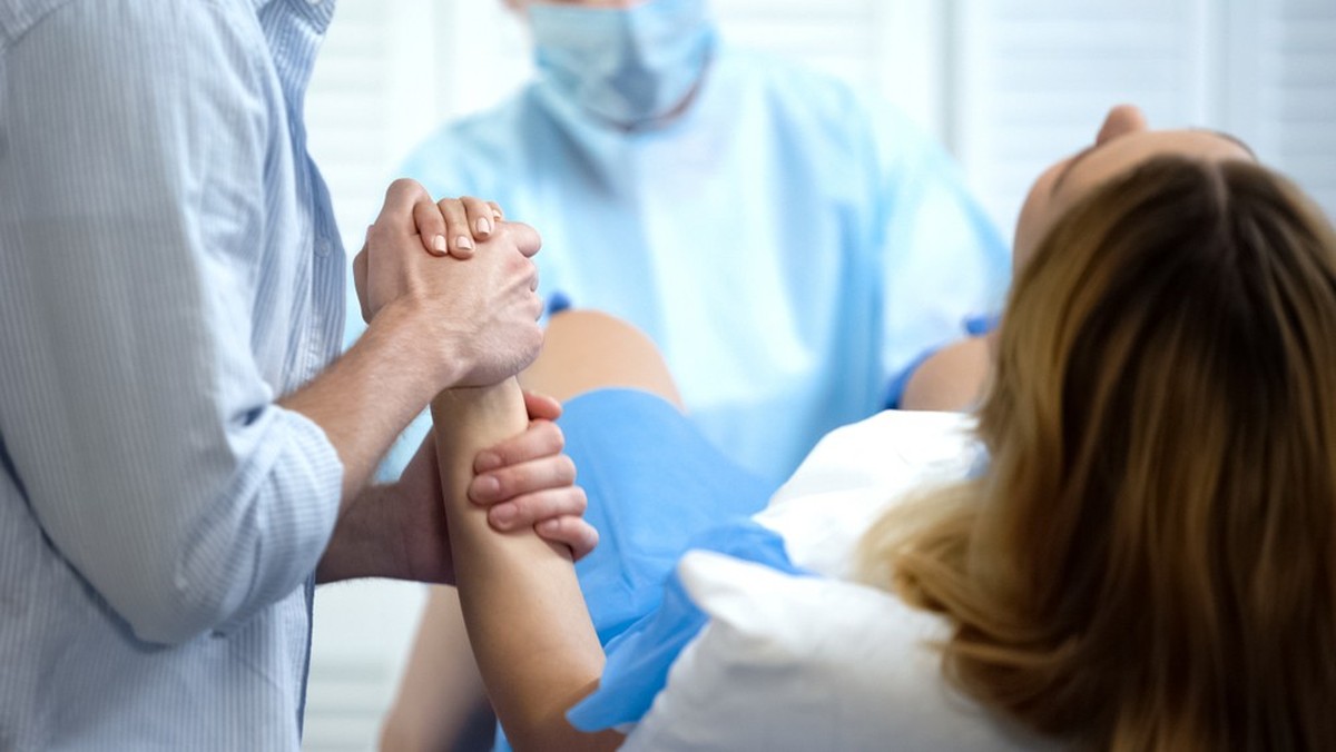 Un homme sage-femme, déjà condamné, à nouveau jugé pour viols de patientes en France (image d'illustration).