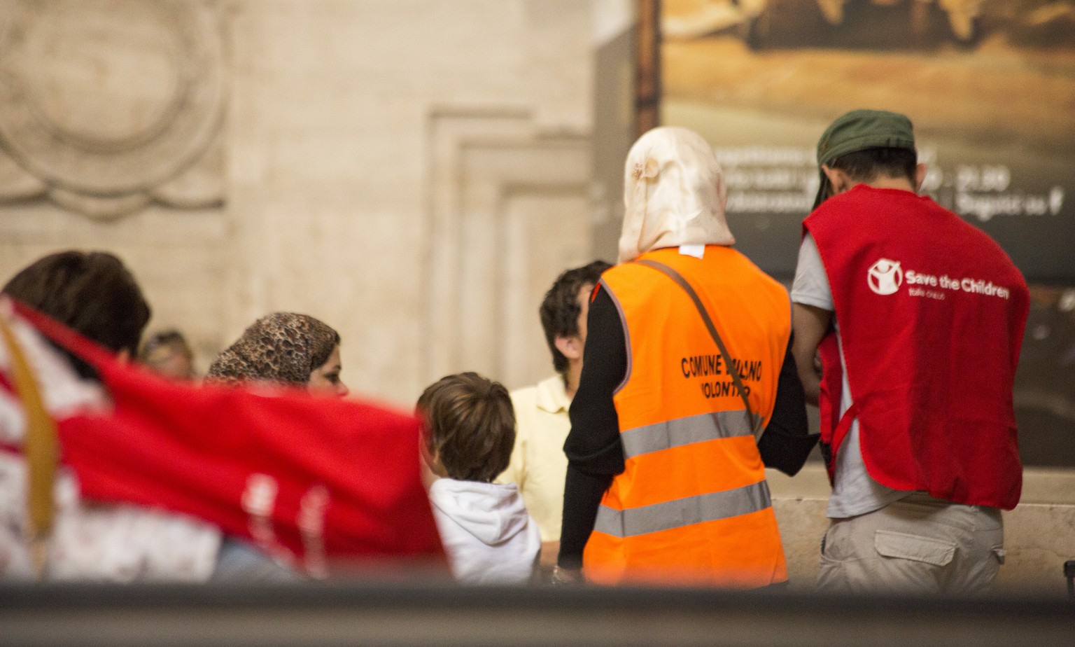 Gemeindemitarbeiter und Helfer von Save the Children kümmern sich um die syrischen Flüchtlinge.