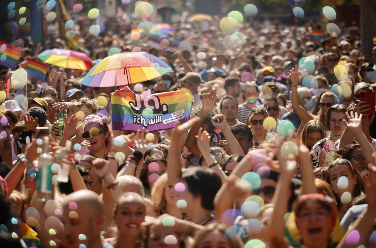 epa09447131 People demonstrate at the Zurich Pride parade with the slogan 'Dare. Marriage for all, now!', for the rights of the LGBTIQ community in Zurich, Switzerland, 04 September 2021. On ...