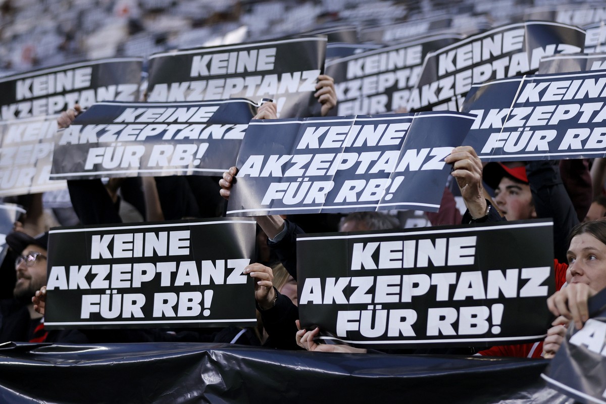 epa10604871 Freiburg fans hold up banners reading 'No acceptance for RB' prior to the DFB Cup semi-final soccer match between SC Freiburg and RB Leipzig in Freiburg, Germany, 02 May 2023. EP ...