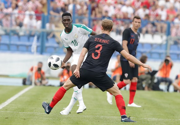 epa06794438 Senegal&#039;s Ismaila Sarr (L) in action against Croatia&#039;s Ivan Strinic (C) during the International friendly soccer match between Croatia and Senegal in Osijek,Croatia, 08 June 2018 ...