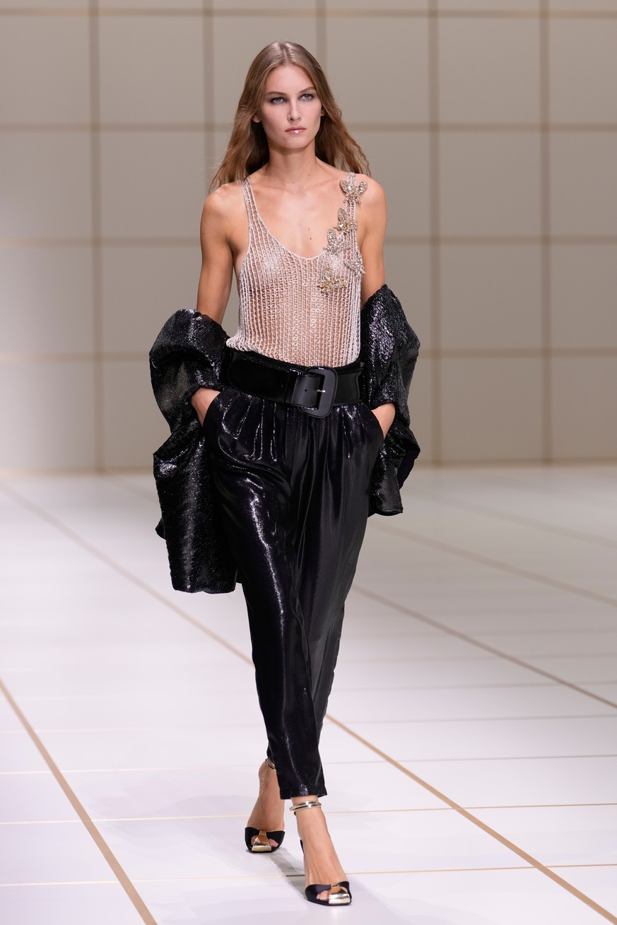 A model wears a creation part of the Giorgio Armani women's Spring-Summer 2027 collection, presented in Milan, Italy, Sunday, Sept. 27, 2026. (AP Photo/Luca Bruno)
Italy Fashion Giorgio Armani S, ...